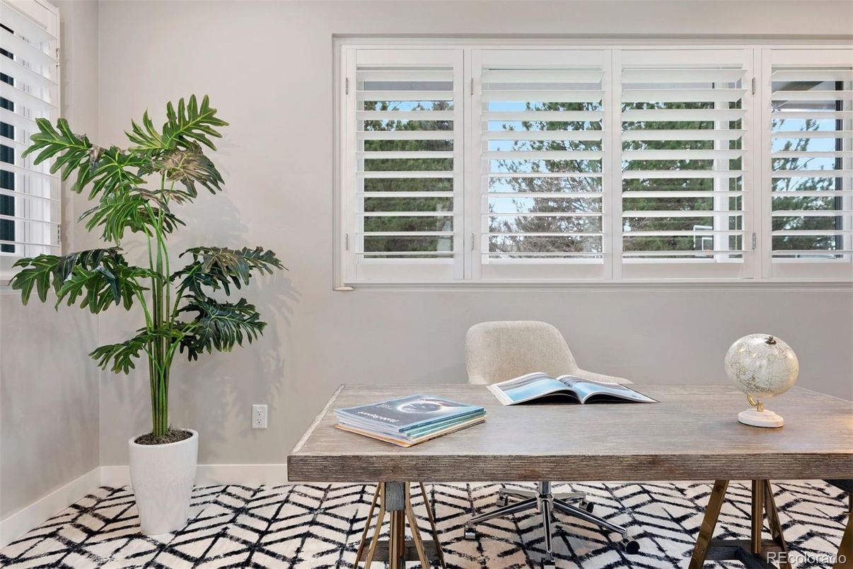 Home Office, Interior