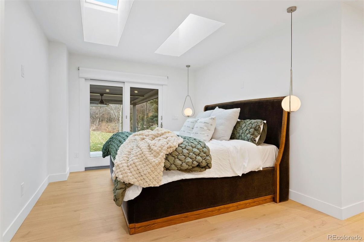 Bedroom, Interior, Pendant Lights, Wood Texture Flooring