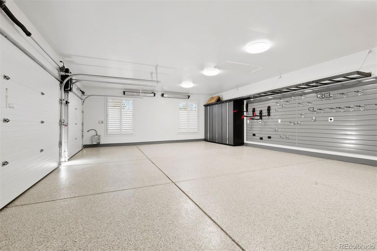 Garage, Interior