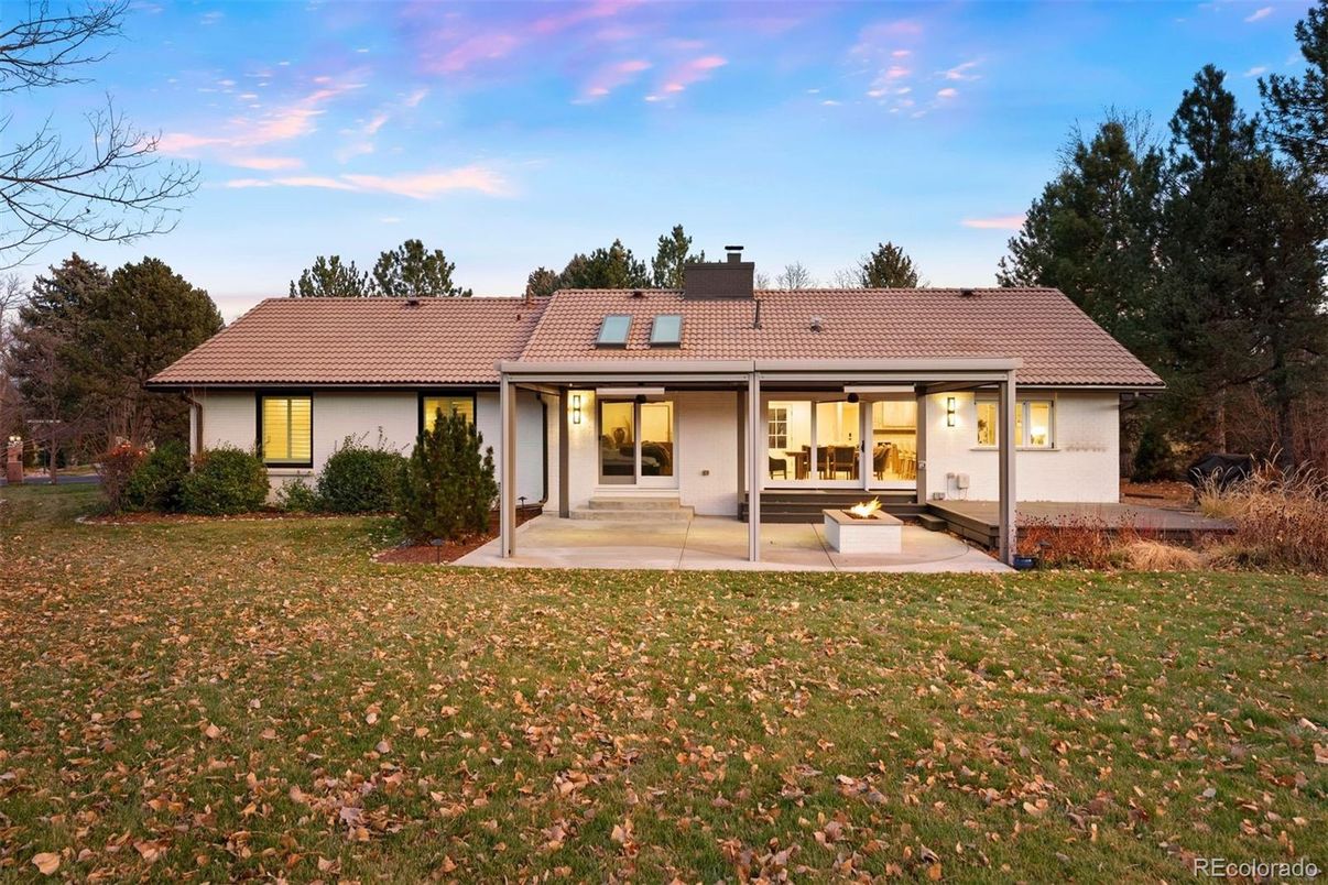 Backyard, Exterior, Facade, Ranch