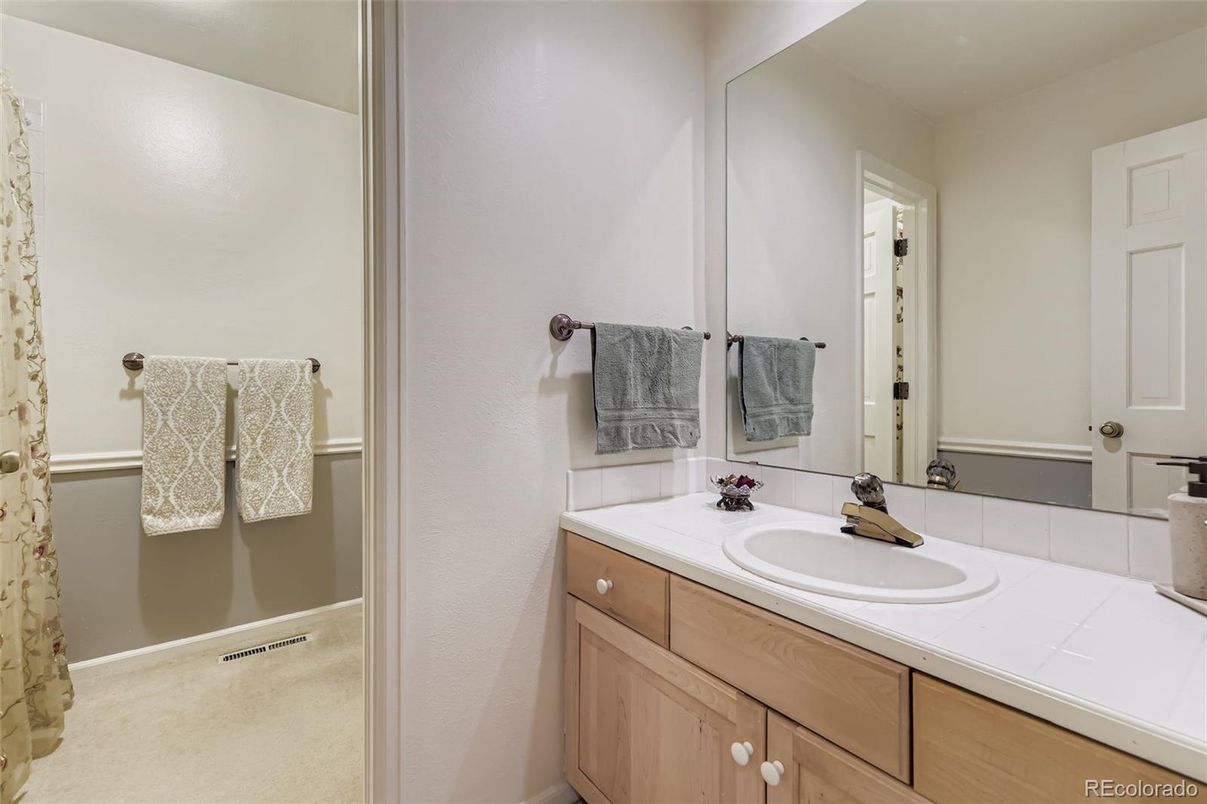 Bathroom, Interior, Tile Countertops