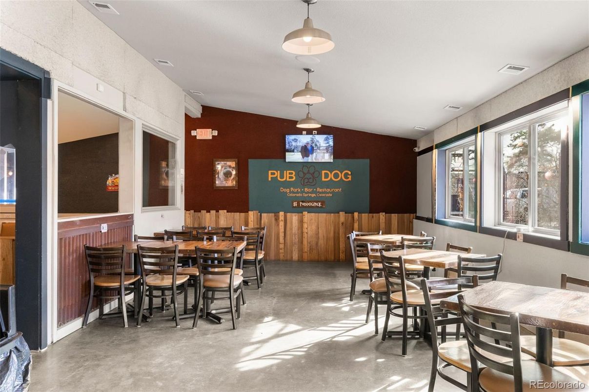 Dining room, Interior