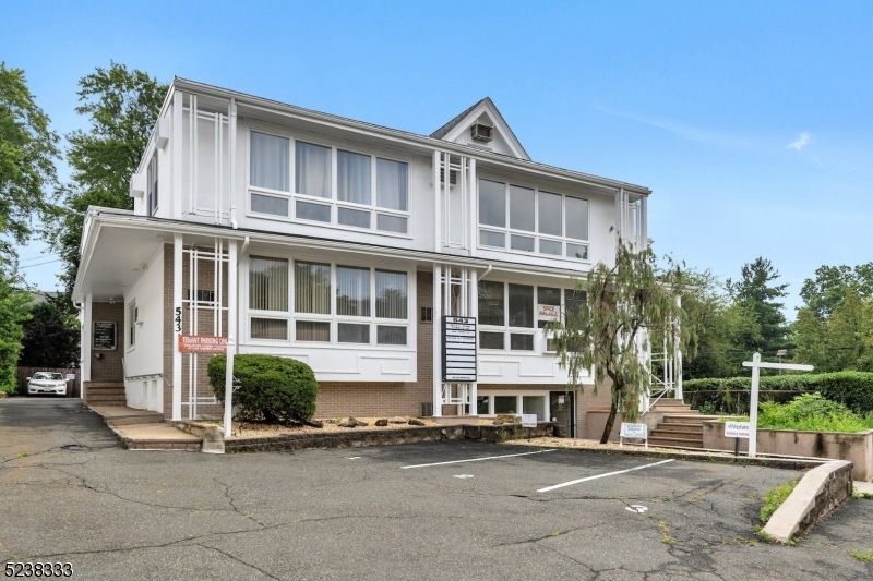 Exterior, Facade, Farmhouse