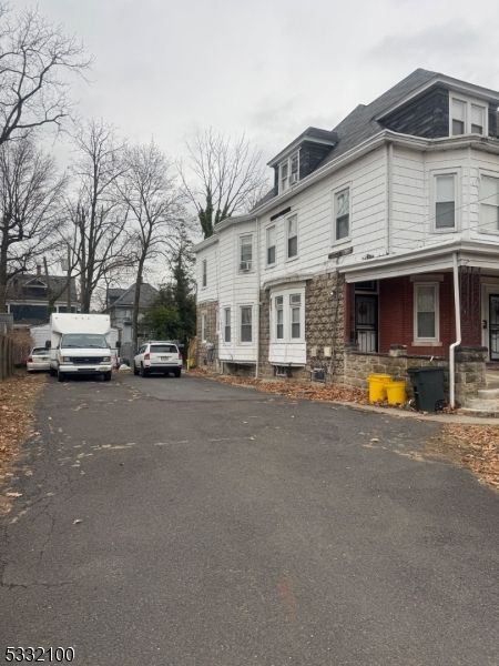 Exterior, Facade, Brick Facade, Queen Anne Victorian