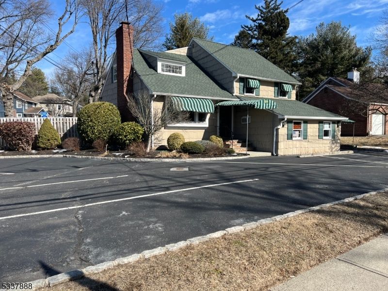 Exterior, Facade, Queen Anne Victorian