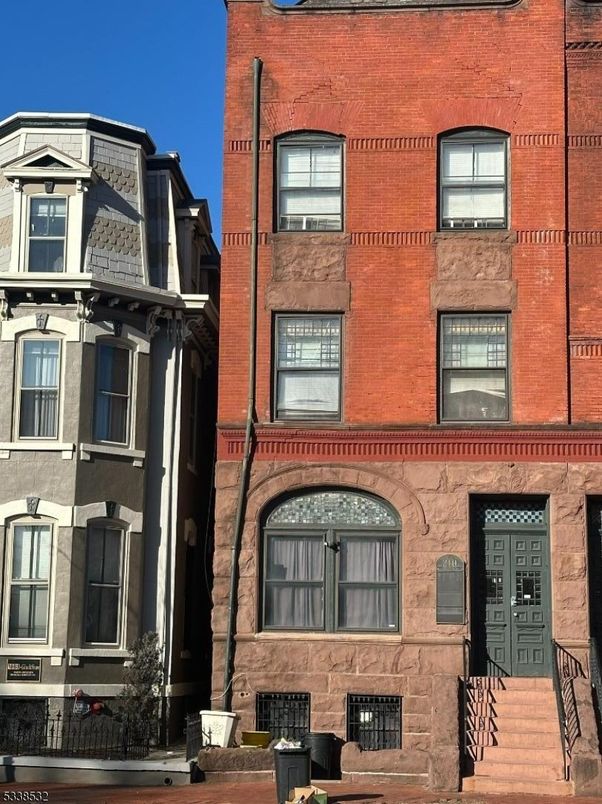 Exterior, Facade, Rowhouse