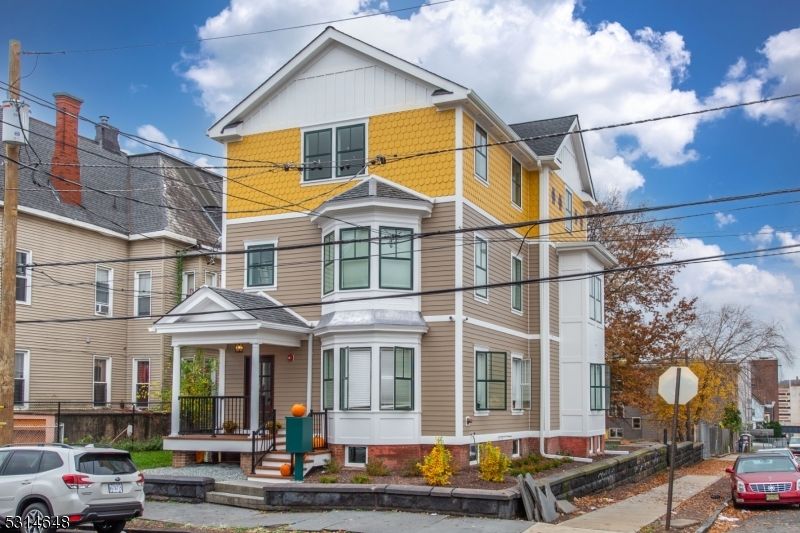 Exterior, Facade, Queen Anne Victorian