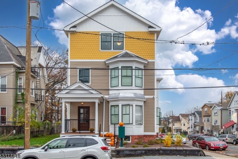 Exterior, Facade, Queen Anne Victorian