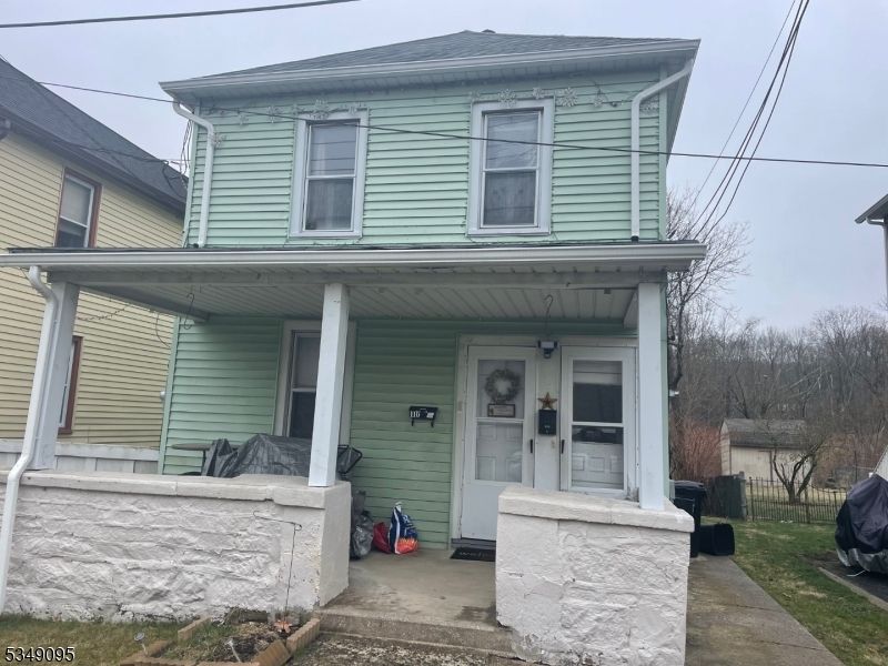 Exterior, Facade, American Foursquare
