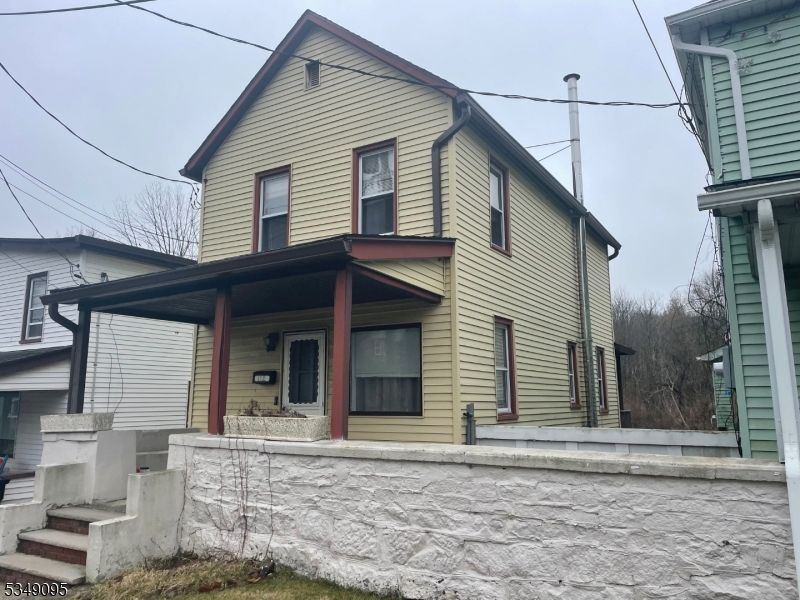 Exterior, Facade, Queen Anne Victorian