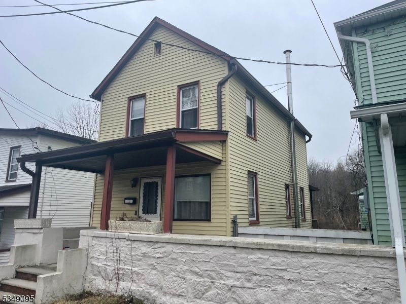 Exterior, Facade, Queen Anne Victorian
