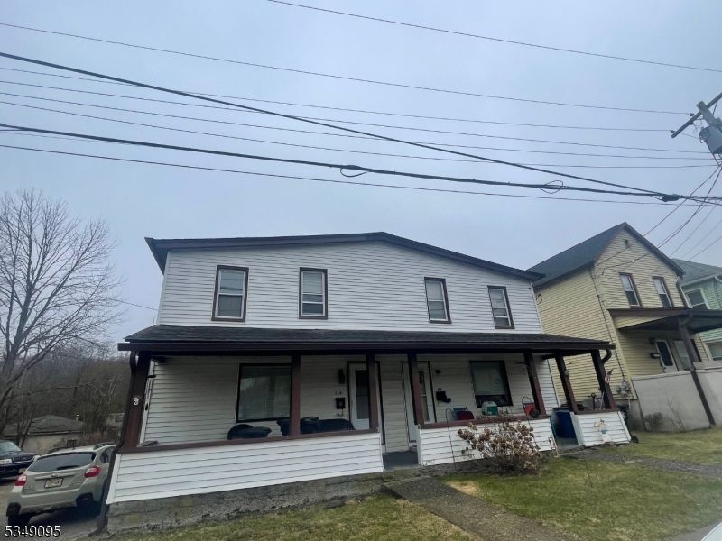 Exterior, Facade, American Foursquare