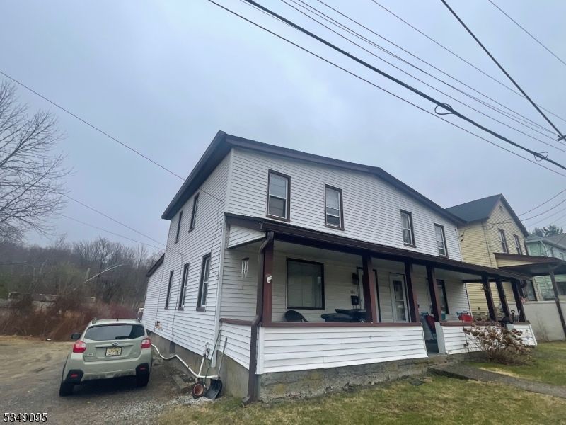 Exterior, Facade, Farmhouse