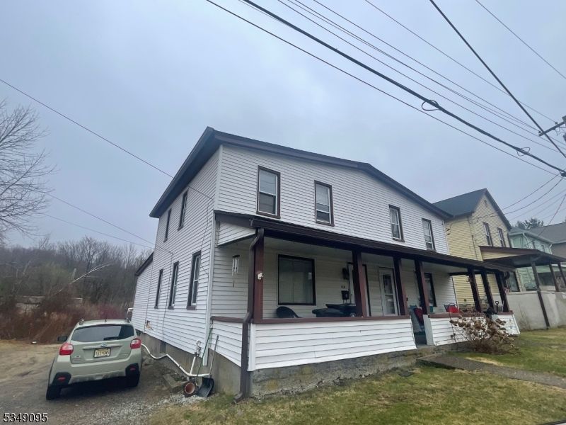 Exterior, Facade, Queen Anne Victorian