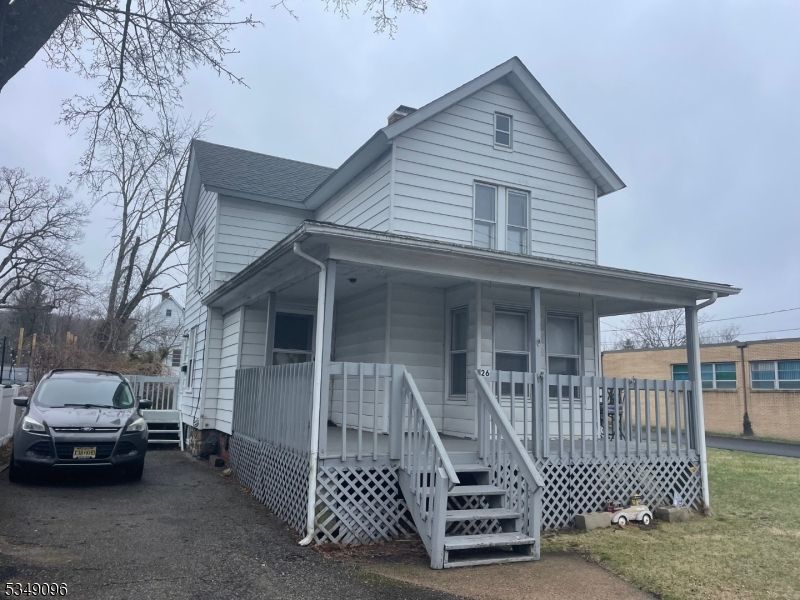 Exterior, Facade, Queen Anne Victorian