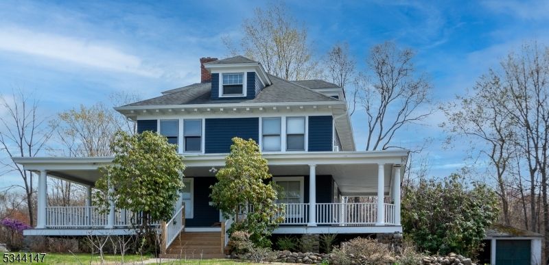Exterior, Facade, American Foursquare
