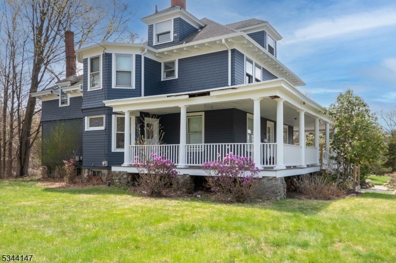 Backyard, Exterior, Facade, American Foursquare
