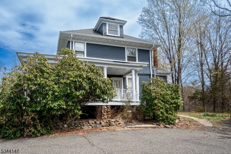 Exterior, Facade, American Foursquare