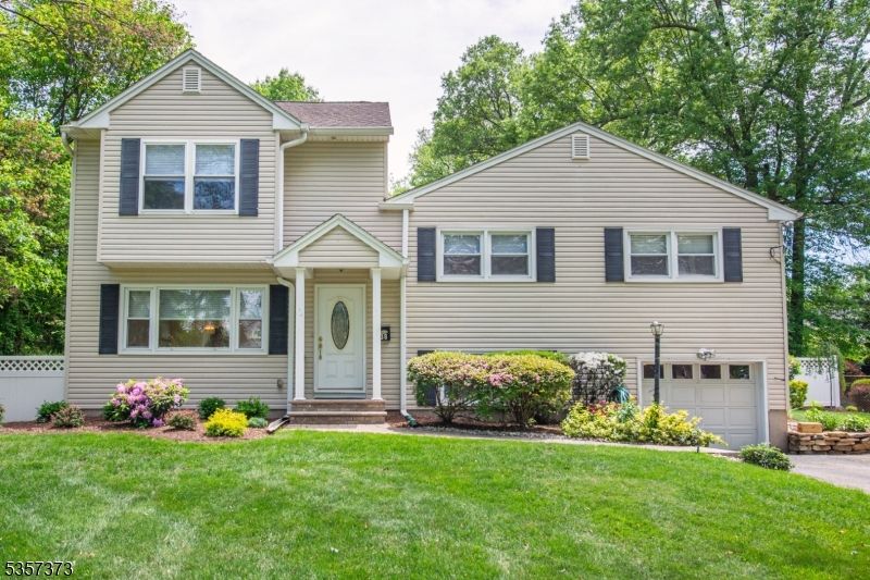 Attached, Exterior, Facade, Raised Ranch