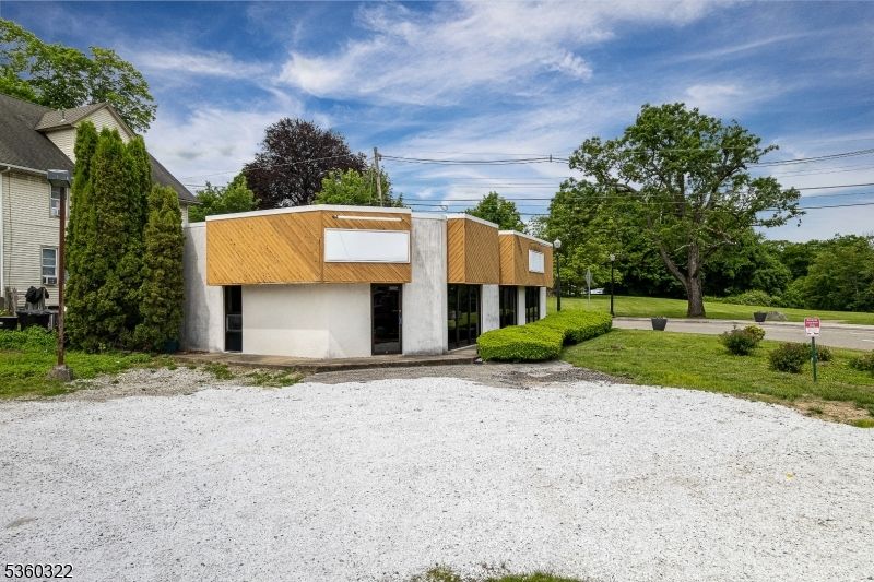 Attached, Backyard, Exterior, Facade, Modern