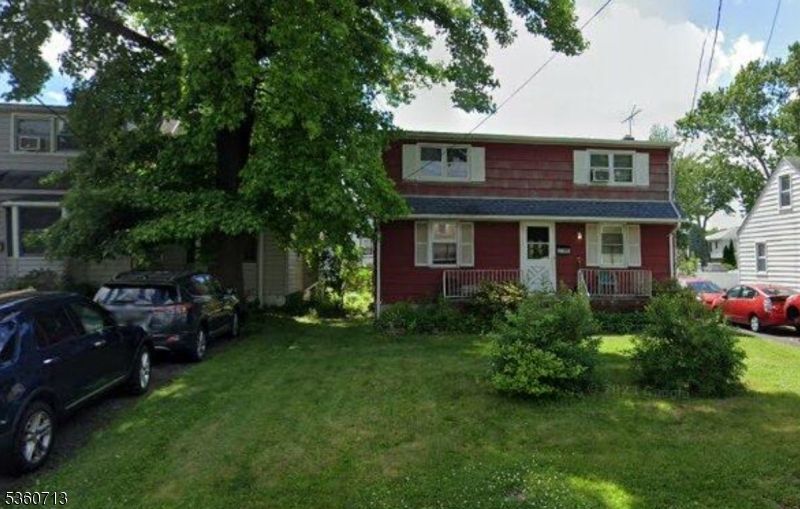Exterior, Facade, American Foursquare