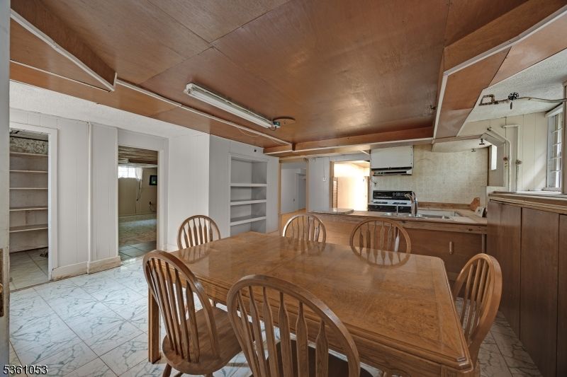 Dining room, Interior, Kitchen, Marble, Stainless Steel Appliances, Wooden Ceilings