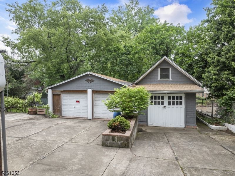 Attached, Detached Garage, Exterior, Facade, American Craftsman