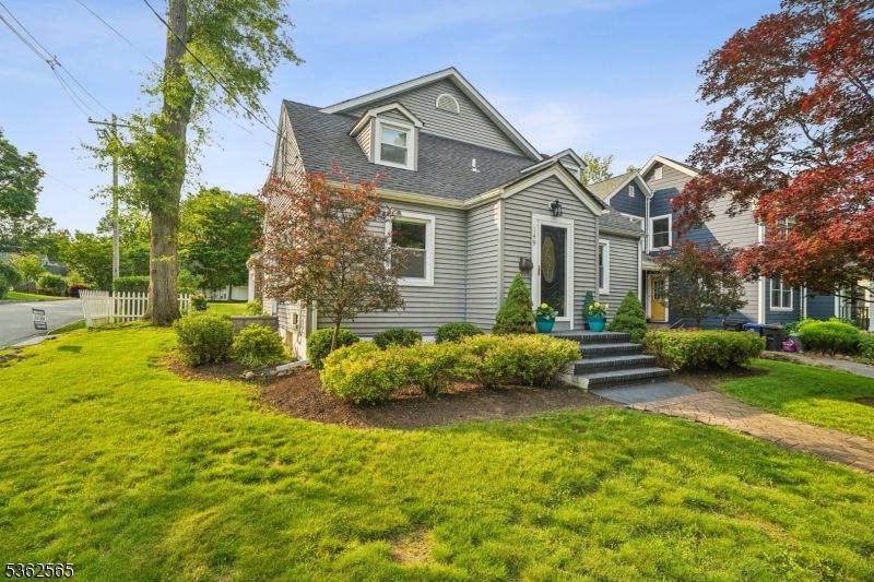 Exterior, Facade, Queen Anne Victorian