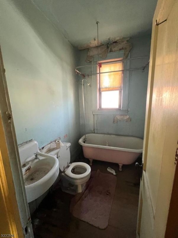 Bathroom, Free Standing Baths, Interior