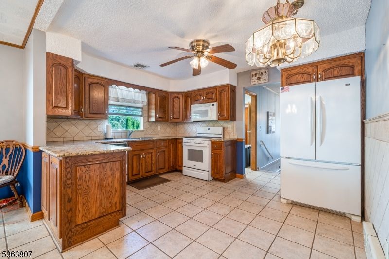Chandelier, Interior, Kitchen