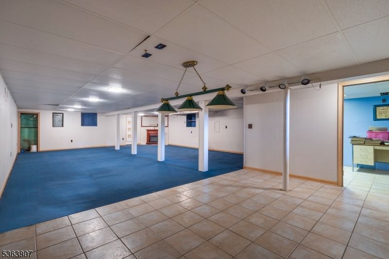 Empty room, Interior, Pendant Lights