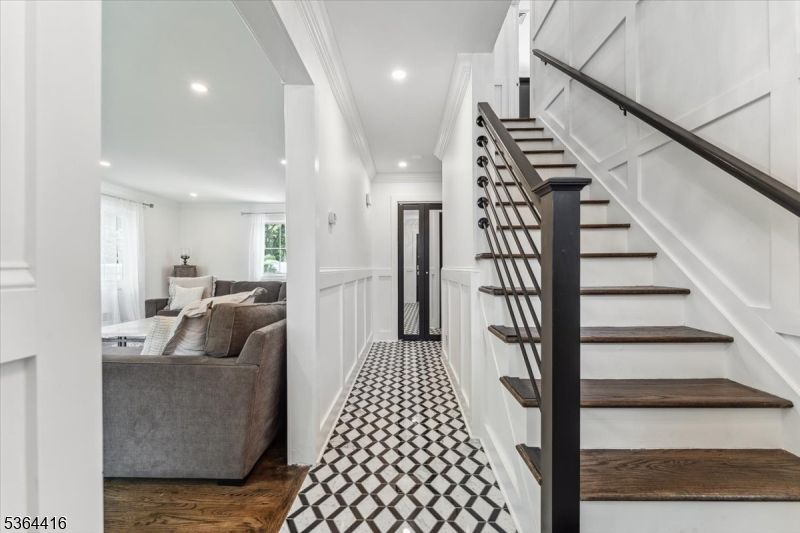 Interior, Recessed Lighting, Wood Texture Flooring