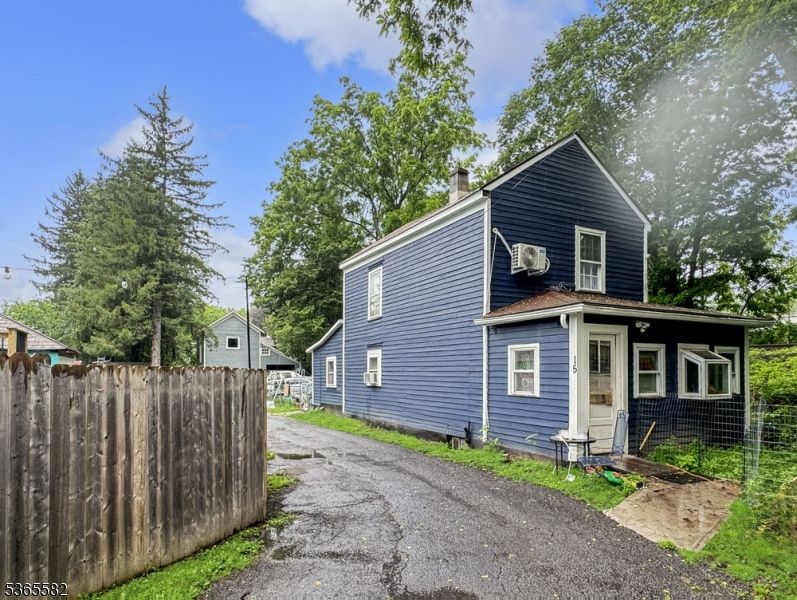 Exterior, Facade, None