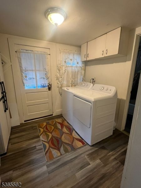Interior, Washer, Wood Texture Flooring