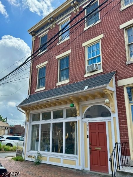 Exterior, Facade, Brick Facade, Rowhouse