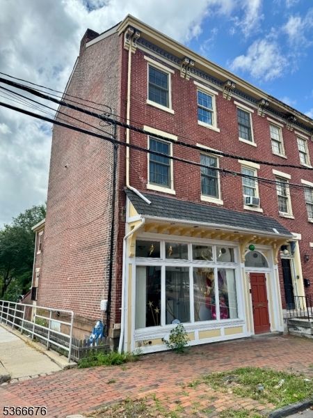 Attached, Exterior, Facade, Brick Facade, Rowhouse