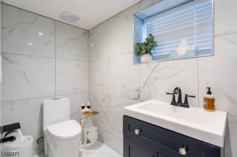 Bathroom, Interior, Marble Walls, Recessed Lighting