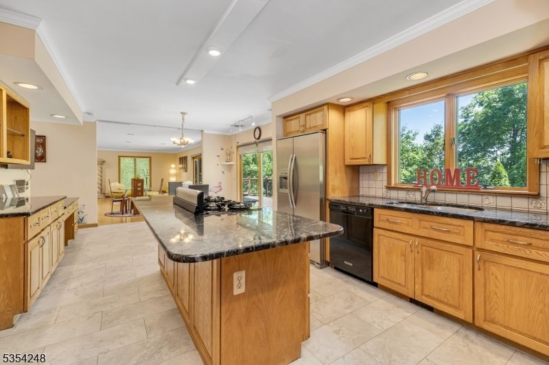 Chandelier, Dining room, Interior, Kitchen, Recessed Lighting, Stainless Steel Appliances