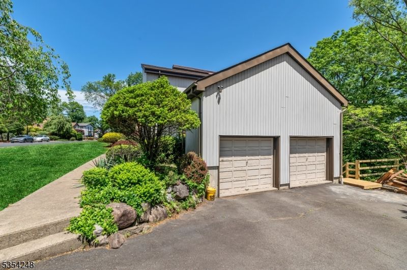 Detached Garage, Exterior