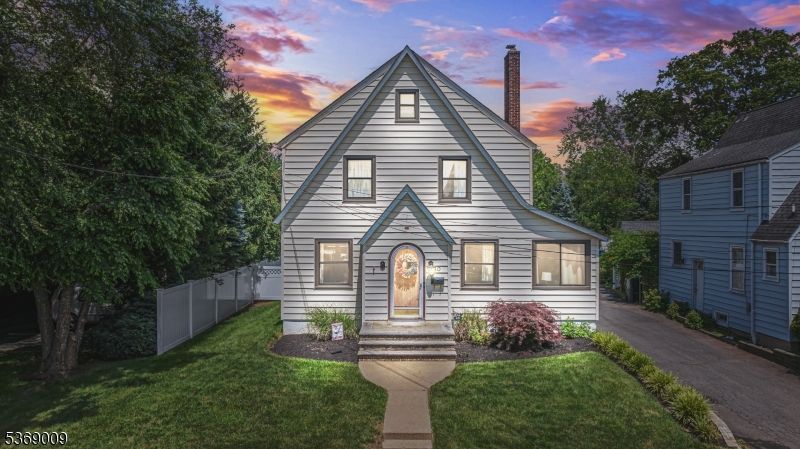 Backyard, Exterior, Facade, Queen Anne Victorian
