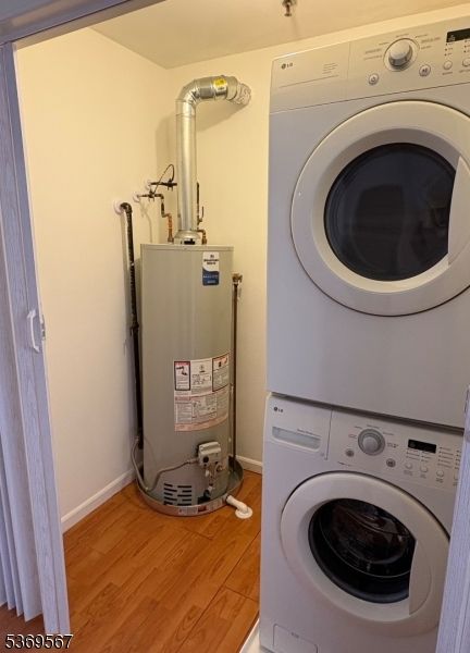 Interior, Utility Closets, Washer, Wood Texture Flooring