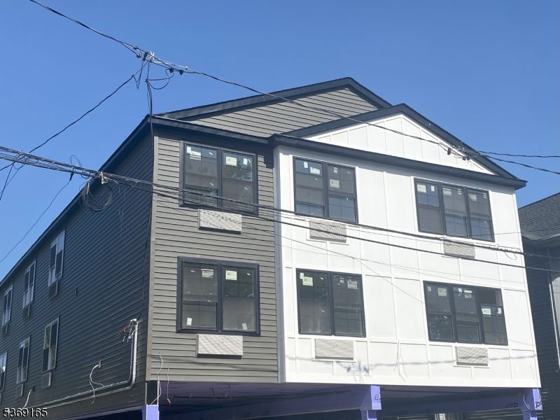 Exterior, Facade, Farmhouse