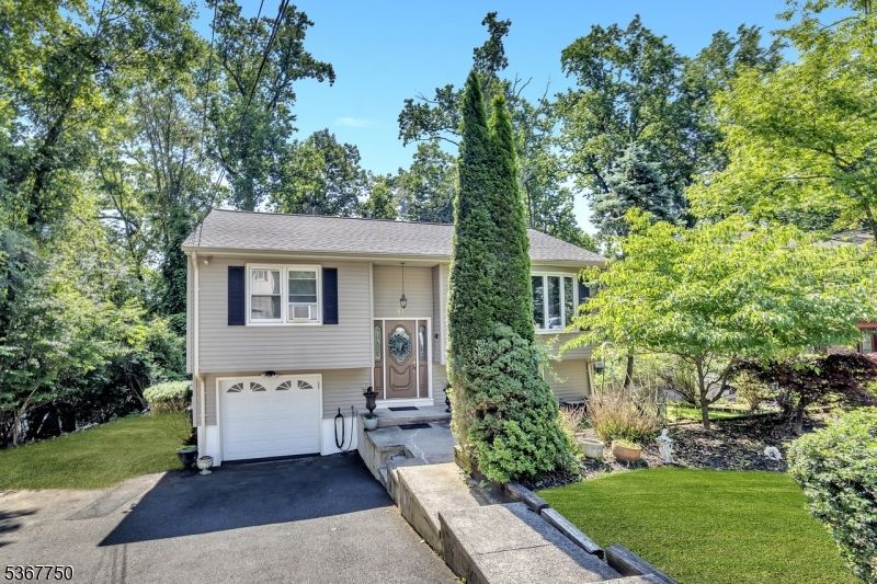 Attached, Exterior, Facade, Raised Ranch