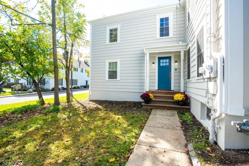 Exterior, Facade, None