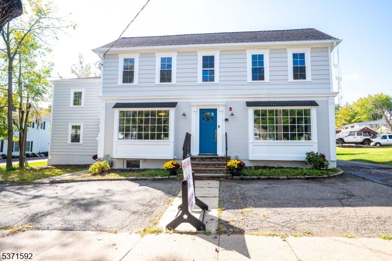 Exterior, Facade, Georgian