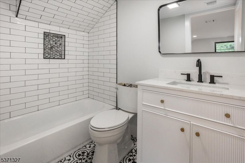 Bathroom, Interior, Recessed Lighting