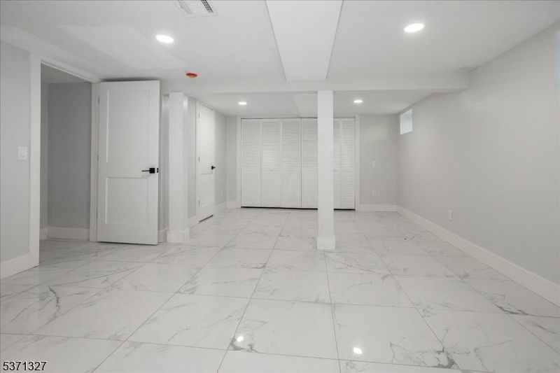 Empty room, Interior, Marble, Recessed Lighting