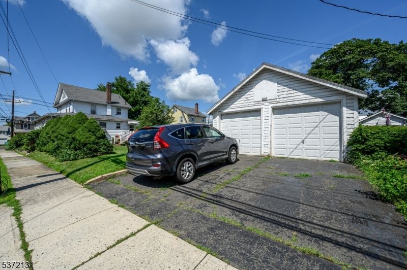 Detached Garage, Exterior