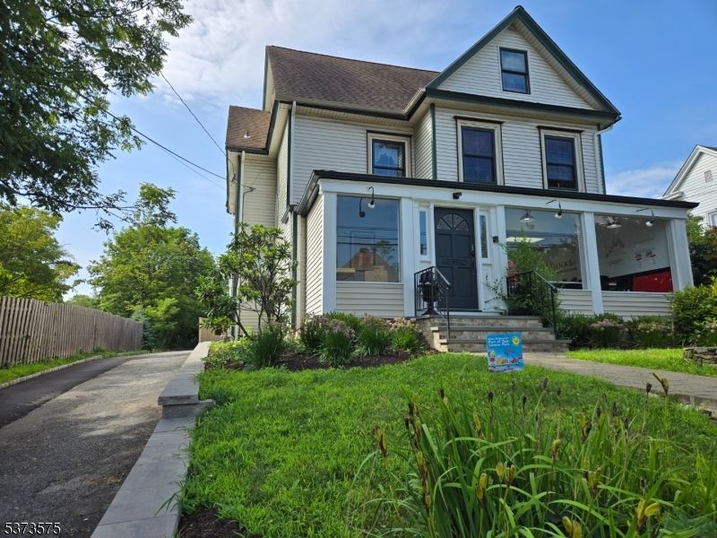 Exterior, Facade, Queen Anne Victorian