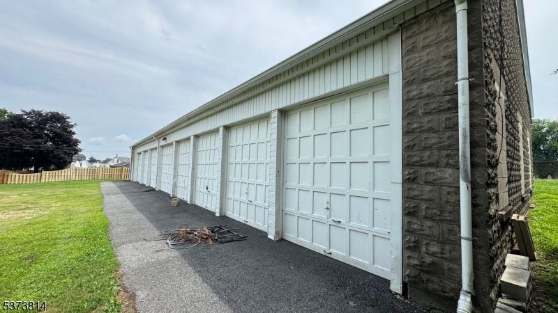 Detached Garage, Exterior